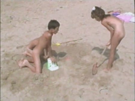 Kosovo 07, asylum seekers (family nudism, young naturism, naked boys, naked girls)