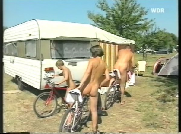 FKK - German nudist Family (family nudism, family naturism, young naturism, naked girls, naked boys)