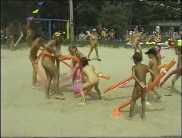 Sun Oasis 2 (family nudism, family naturism, young naturism, naked girls, naked boys)