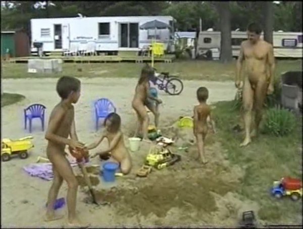 Sun Oasis 1 (family nudism, family naturism, young naturism, naked girls, naked boys)