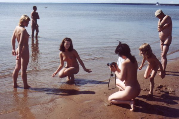 Family naturism retro photo album (2 of 5)  (family nudism, family naturism, young naturism, naked boys, naked girls)