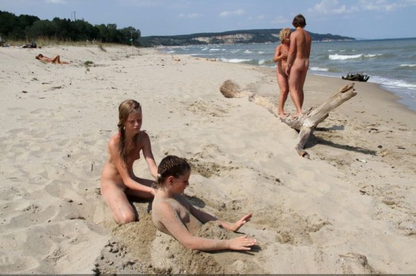 Album from users 51 (family nudism, family naturism, young naturism, naked boys, naked girls, nude beach)