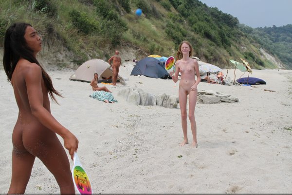 Badminton On The Beach (naked boys, naked girls, nudism, naturism)