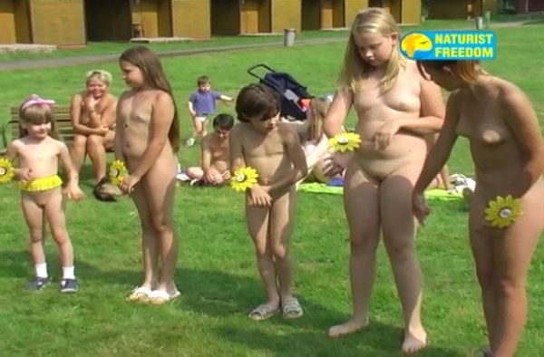 Miss Child (family nudism, family naturism, young naturism, naked boys, naked girls)