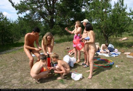Family Nudist Pictures 2